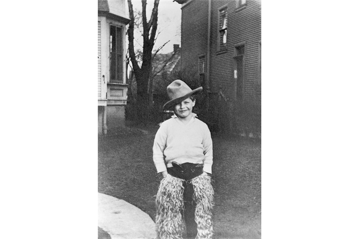 <p>Марлон Брандо в возрасте 7 лет в костюме ковбоя</p>

<p></p>