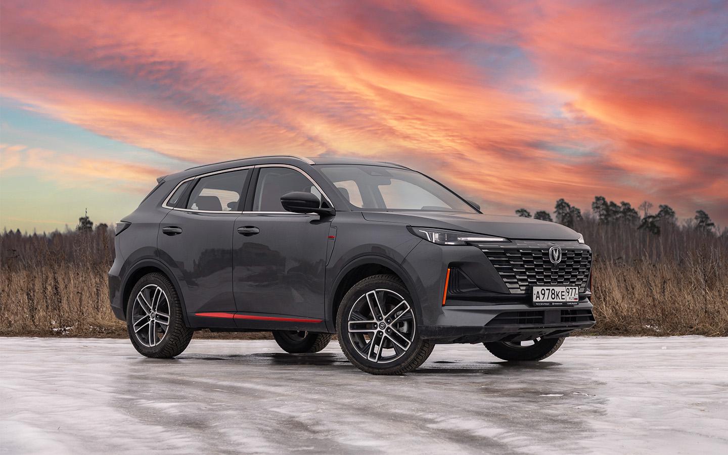 Changan CS55 Plus (Changan Uni-S) представлен в продаже в пяти цветах: черном, белом, светло- и темно-сером, а также в красном