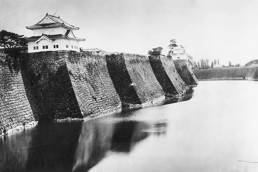 Стены и ров Осакского замка XVI века в Тюо-ку, около 1910 года