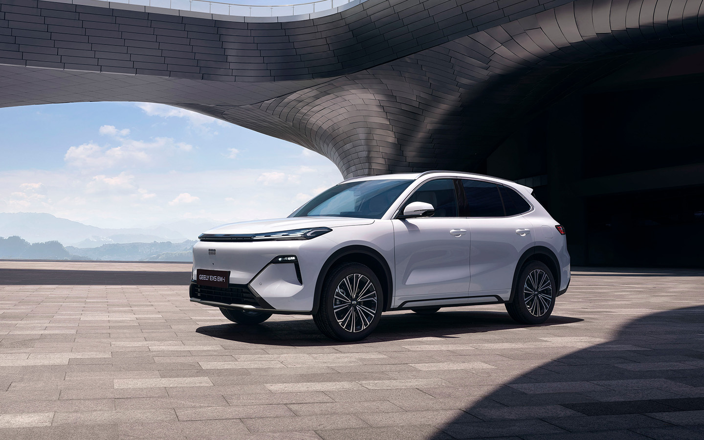 Кроссовер Geely EX5 EM-i является единственной гибридной моделью в линейке китайского бренда