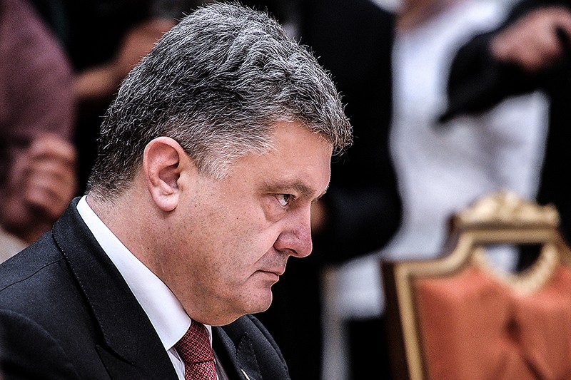 Президент Украины Петр Порошенко в ходе саммита в Минске заявил, что единственным эффективным способом прекратить кровопролитие на Украине является усиление пограничного контроля на российско-украинской границе и прекращение поставок вооружений ополченцам.