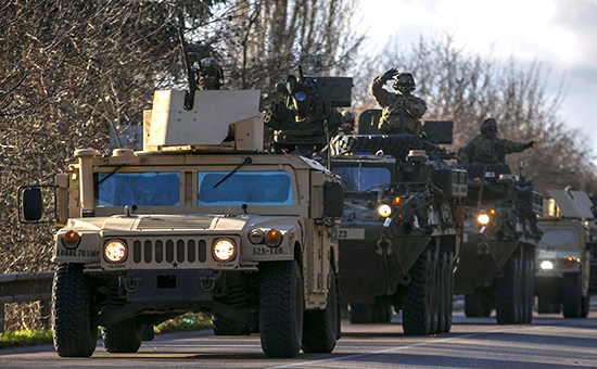 Моторизованная колонна армии США на марше в Чешской Республике
