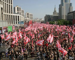 "Наши" собрали на акцию в центре столицы более 70 тыс. своих сторонников