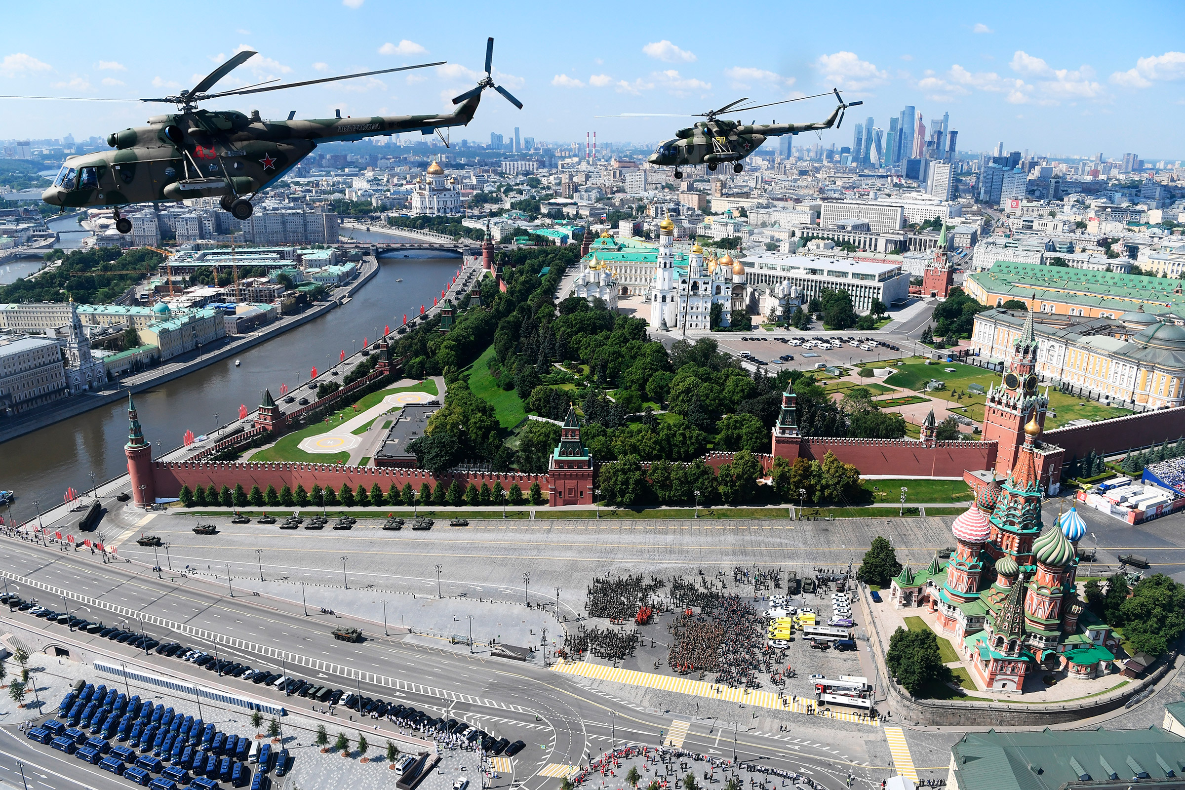 Военный вертолет Ми-8