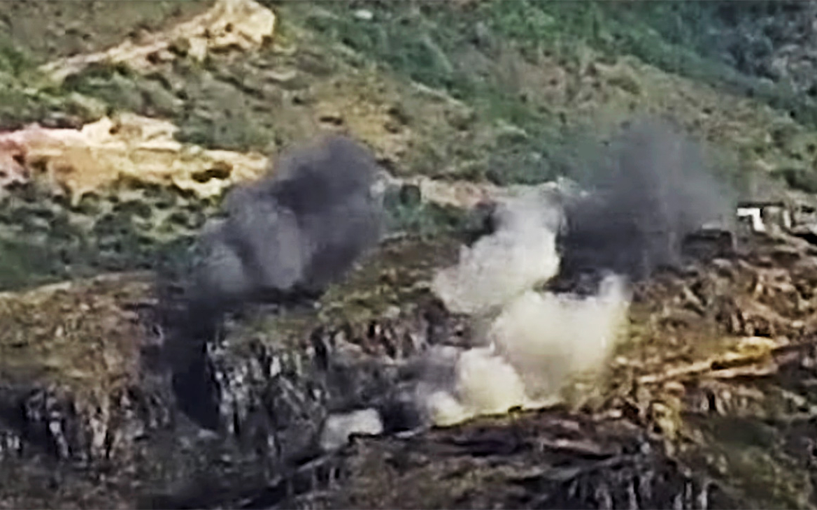Армения показала видео уничтожения опорных пунктов Азербайджана