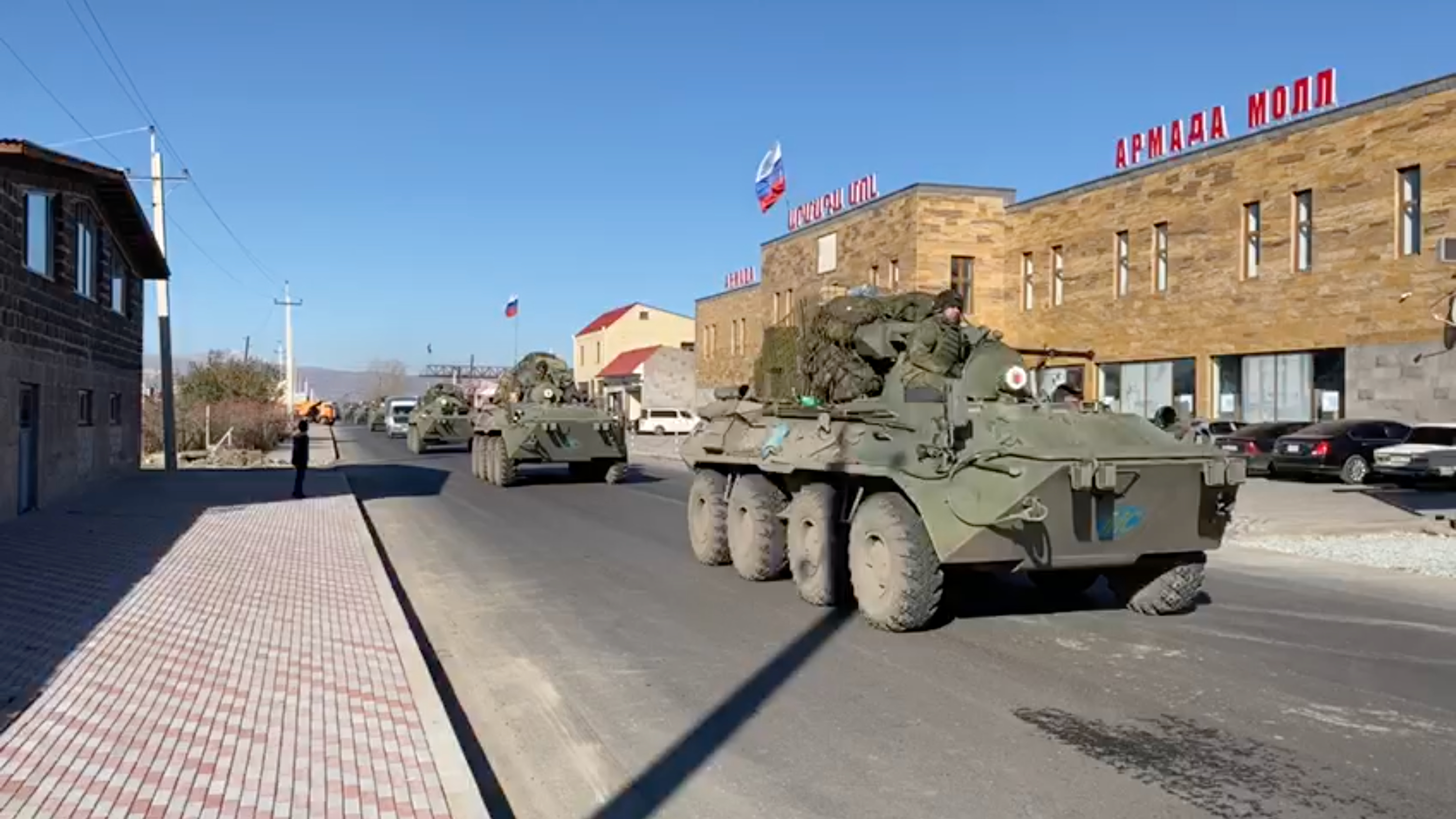 Российские миротворцы отправились из Армении в Нагорный Карабах. Видео