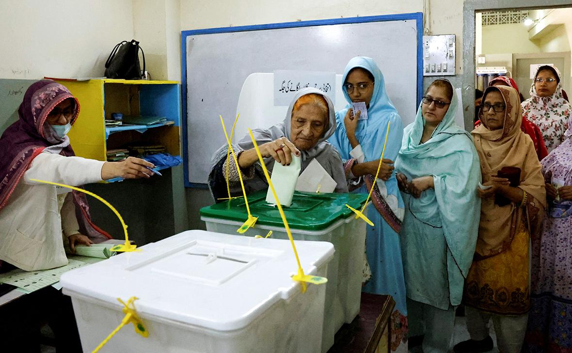 Без интернета и с оппозицией в тюрьме: как прошли выборы в Пакистане0