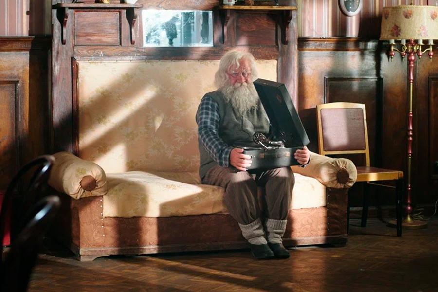 Леонид Якубович в фильме «Дедушка моей мечты», 2014 год