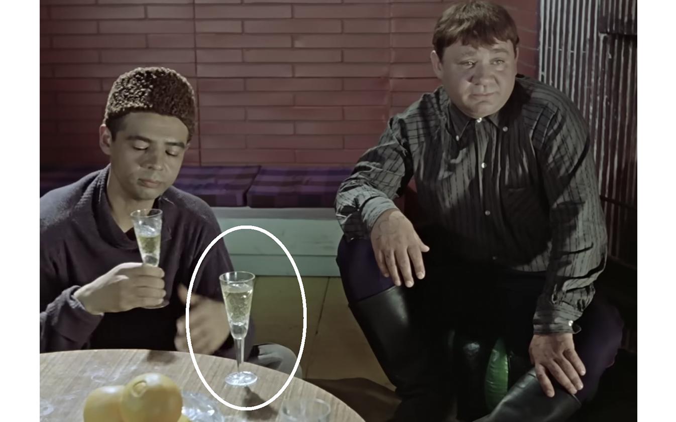 В «Джентльменах удачи» 55 лет назад допустили эти киноляпы с фужерами