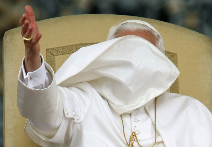 Папа Римский отрекается от престола