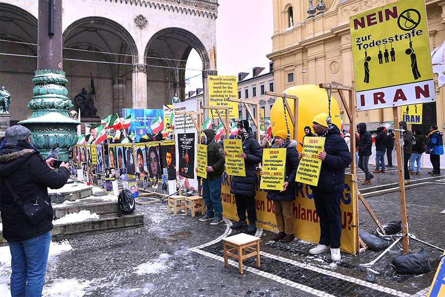 На фото: антииранские протесты&nbsp;вблизи места проведения Мюнхенской конференции. 