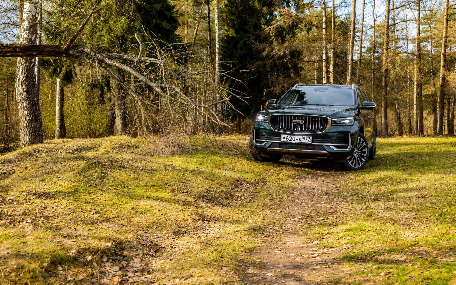 Обновление Geely Monjaro заметить очень сложно:&nbsp;на вид он ровно тот же, что и прежде, но в новом цвете и с модными колесными дисками