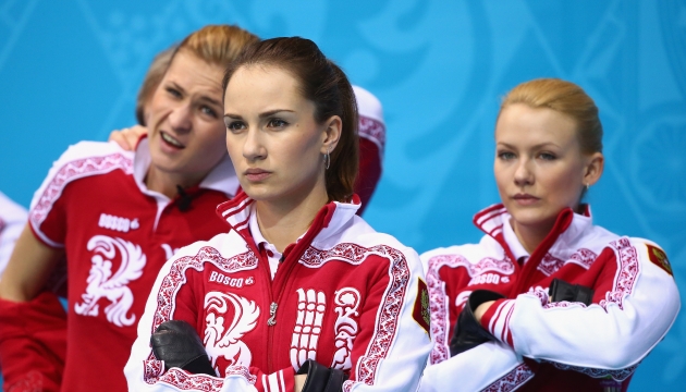 Сборная России по керлингу выбыла из борьбы за медали. Олимпийский турнир лишился не просто команды, а четырех красавиц. Мы предлагаем полюбоваться нашими девушками и представительницами других команд.