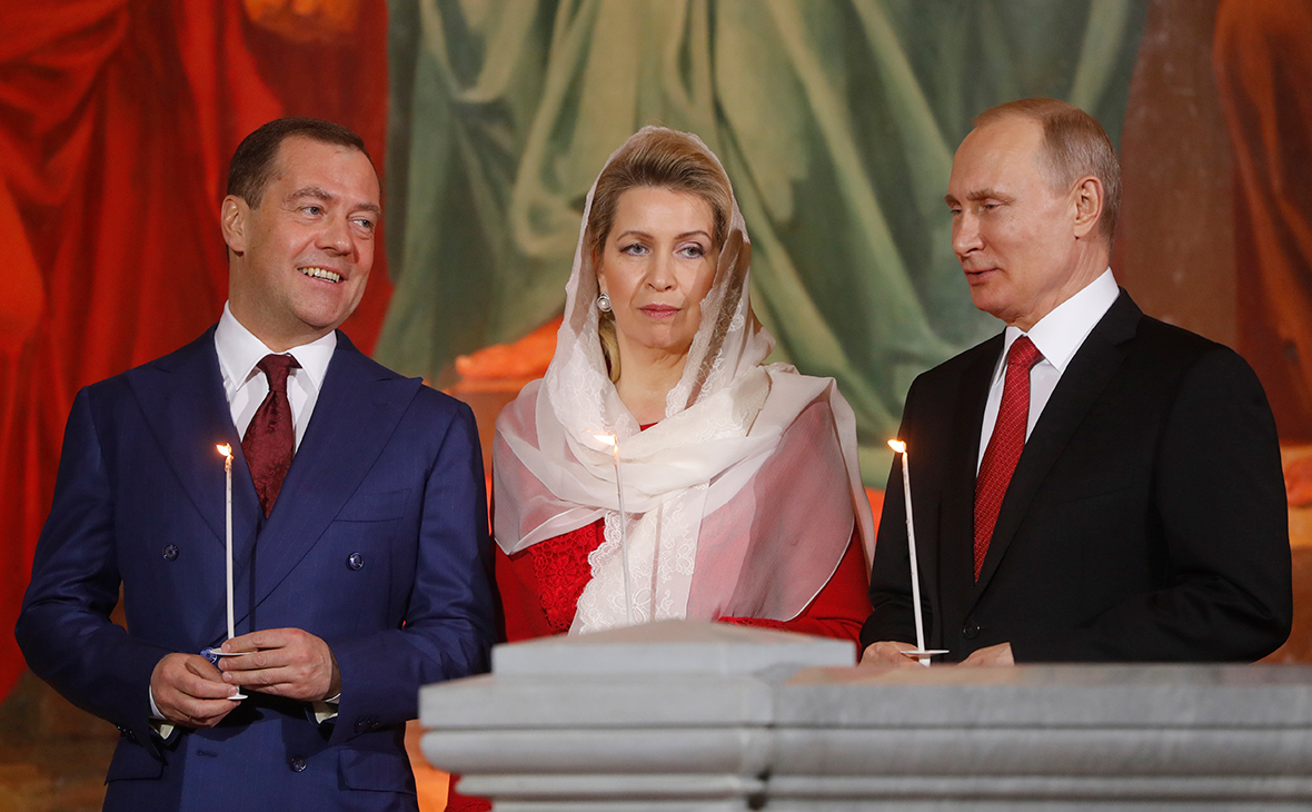 Дмитрий и Светлана Медведевы и&nbsp;Владимир Путин