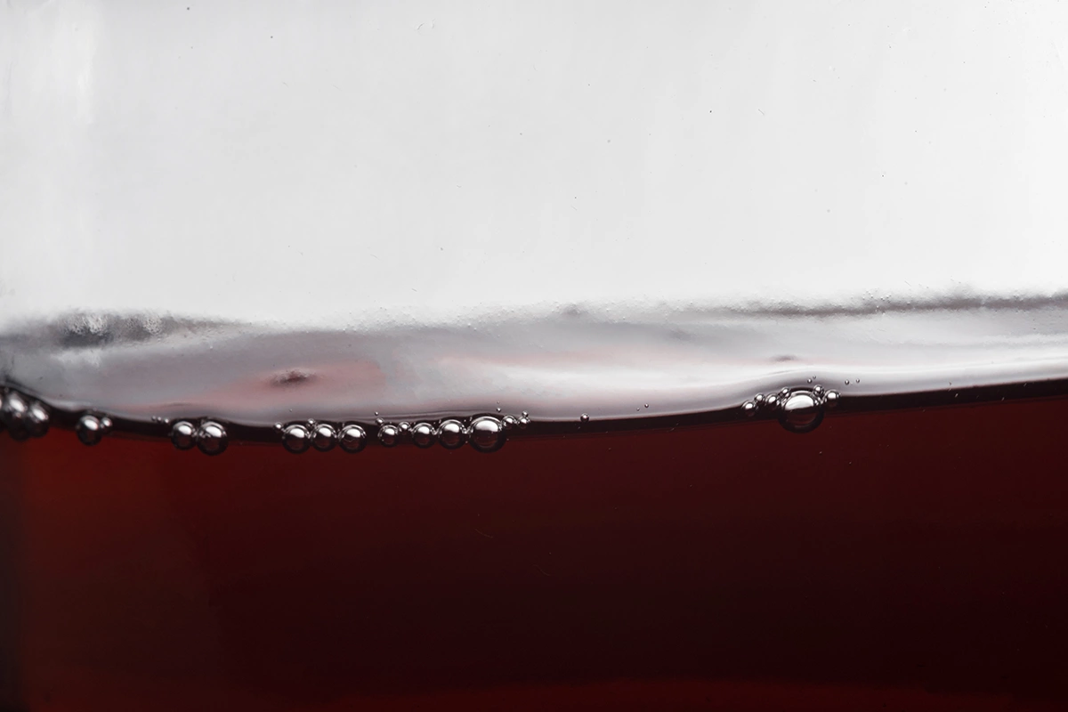 Мы пишем о хорошем вине и о том, как отличить его от плохого. Потому что второе, к сожалению, тоже встречается, в том числе в практике людей, которые много работают с разными образцами