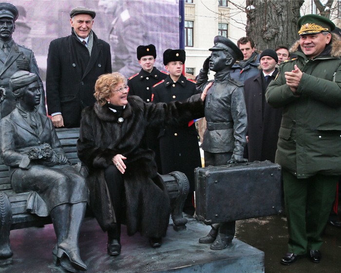 Сергей Шойгу открыл памятник героям фильма "Офицеры"