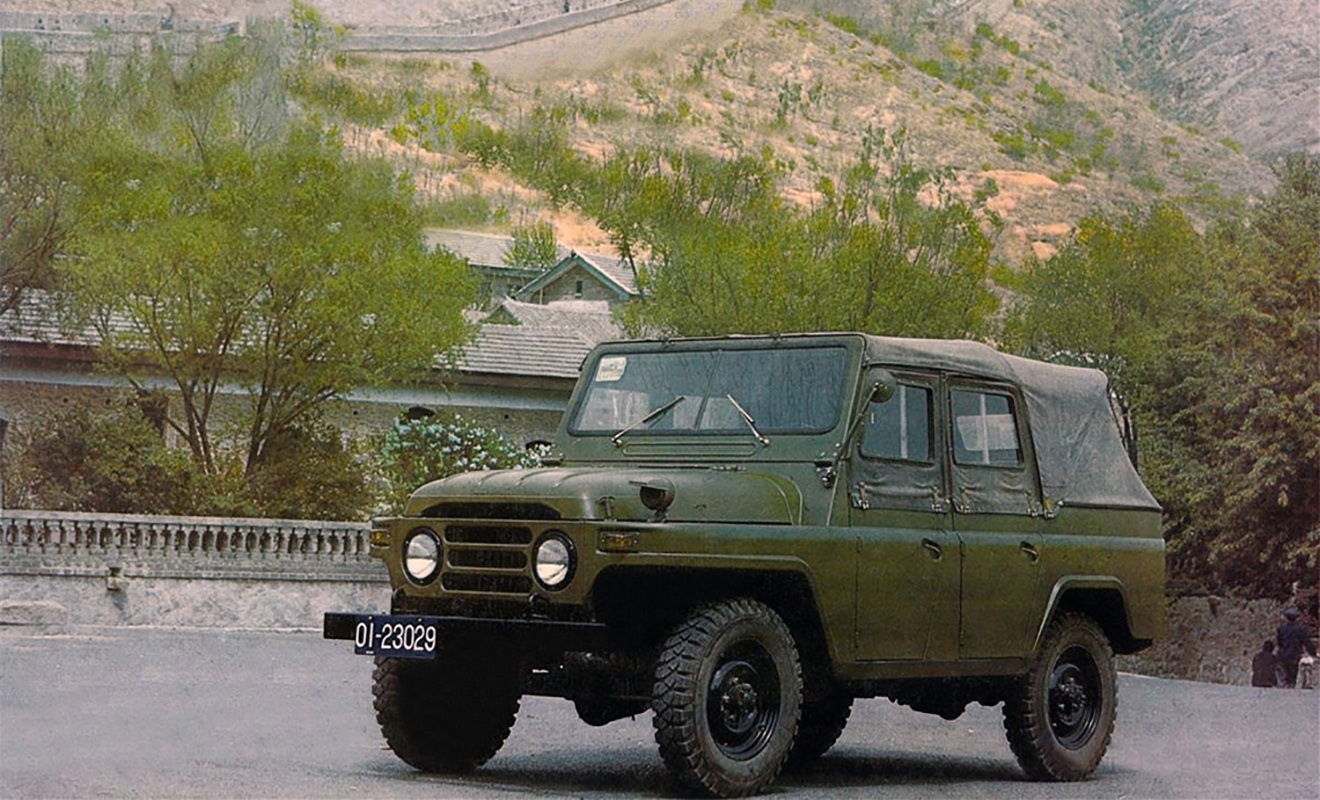 Назвать Beijing BJ212 копией УАЗ-469 нельзя&nbsp;&mdash; машину создавали при помощи инженеров из Ульяновска на базе советской модели с рядом заметных изменений, причем китайский вариант вышел на шесть лет раньше. Ранние экземпляры внешне походили на готовящийся к производству УАЗ-469 и имели 4-цилиндровый мотор, скопированный с советского УМЗ-451, но свое особенное исполнение передней части. Подвеску китайцы заимствовали у УАЗ-469, а трансмиссию&nbsp;&mdash; у более старого ГАЗ-69. В середине 80-х Bejing начал сотрудничать с концерном American Motors, и все последующие модели внедорожников строились уже по образу моделей марки Jeep.
