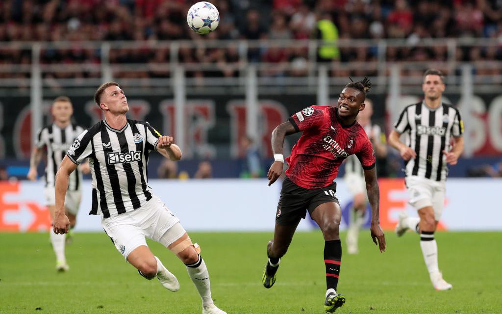 «Ньюкасл» сыграл вничью с «Миланом» в первом за 20 лет матче в ЛЧ