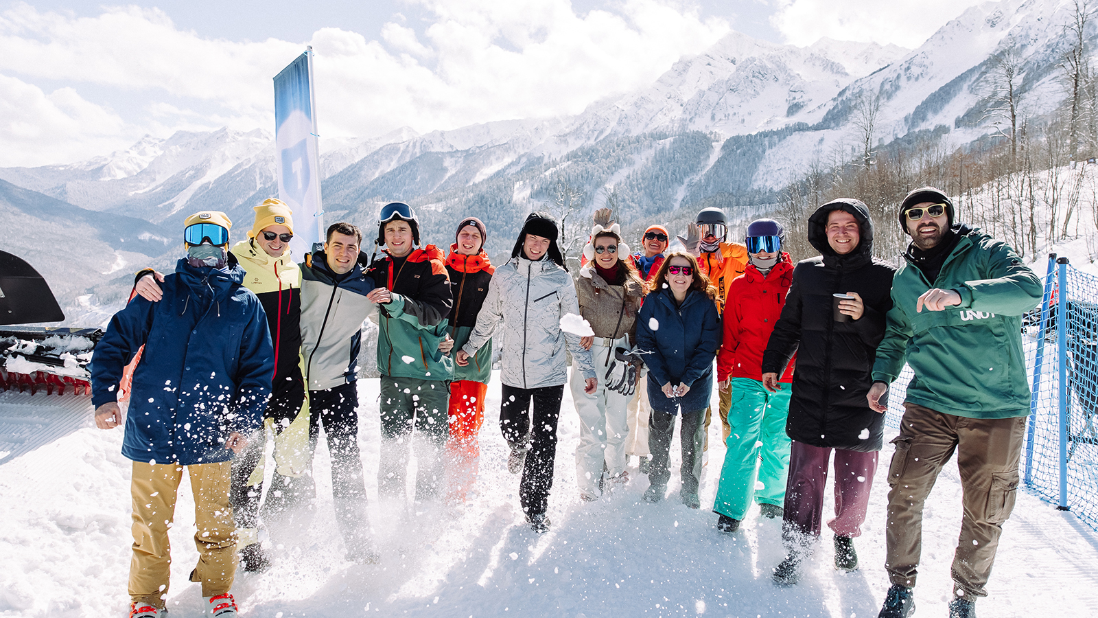 На «Розе Хутор» прошли катания на рассвете и вечеринка après-ski. Фото