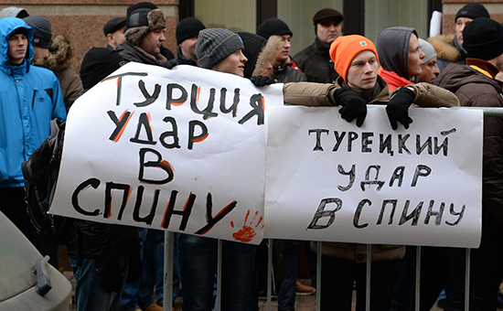 Участники акции протеста у посольства Турции в&nbsp;Москве