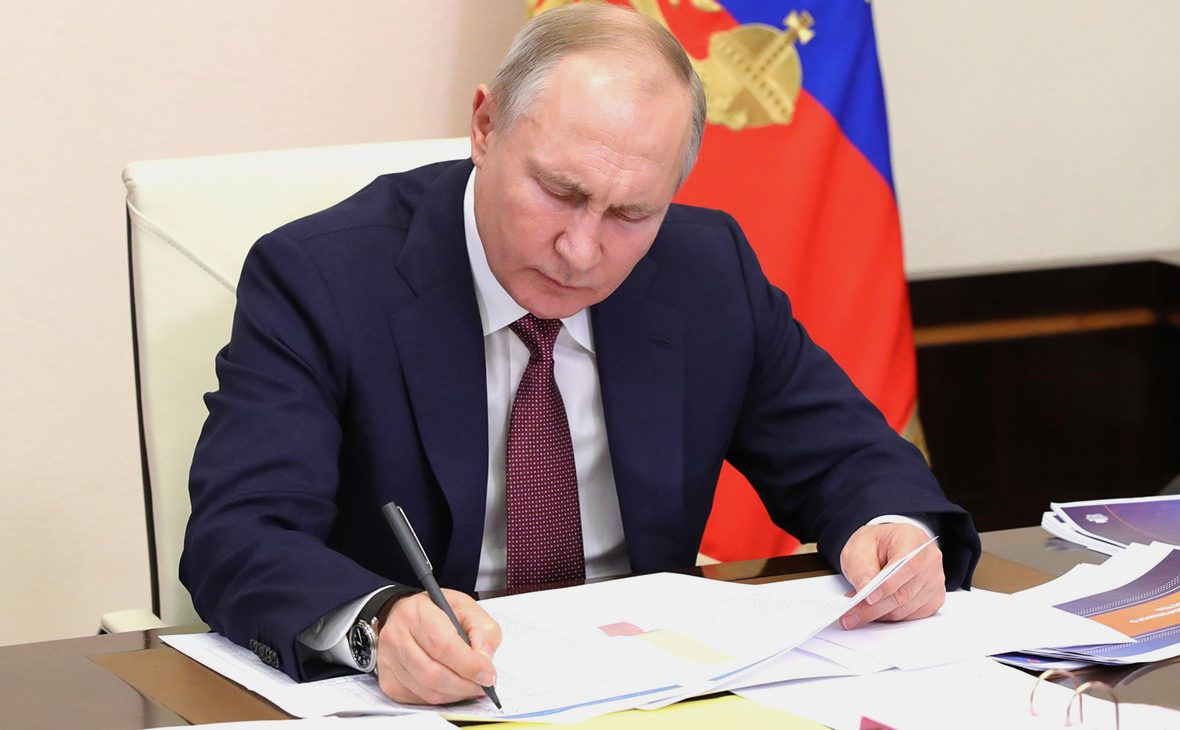 Путин подписал закон о штрафах до ₽500 тыс. за незаконную агитацию