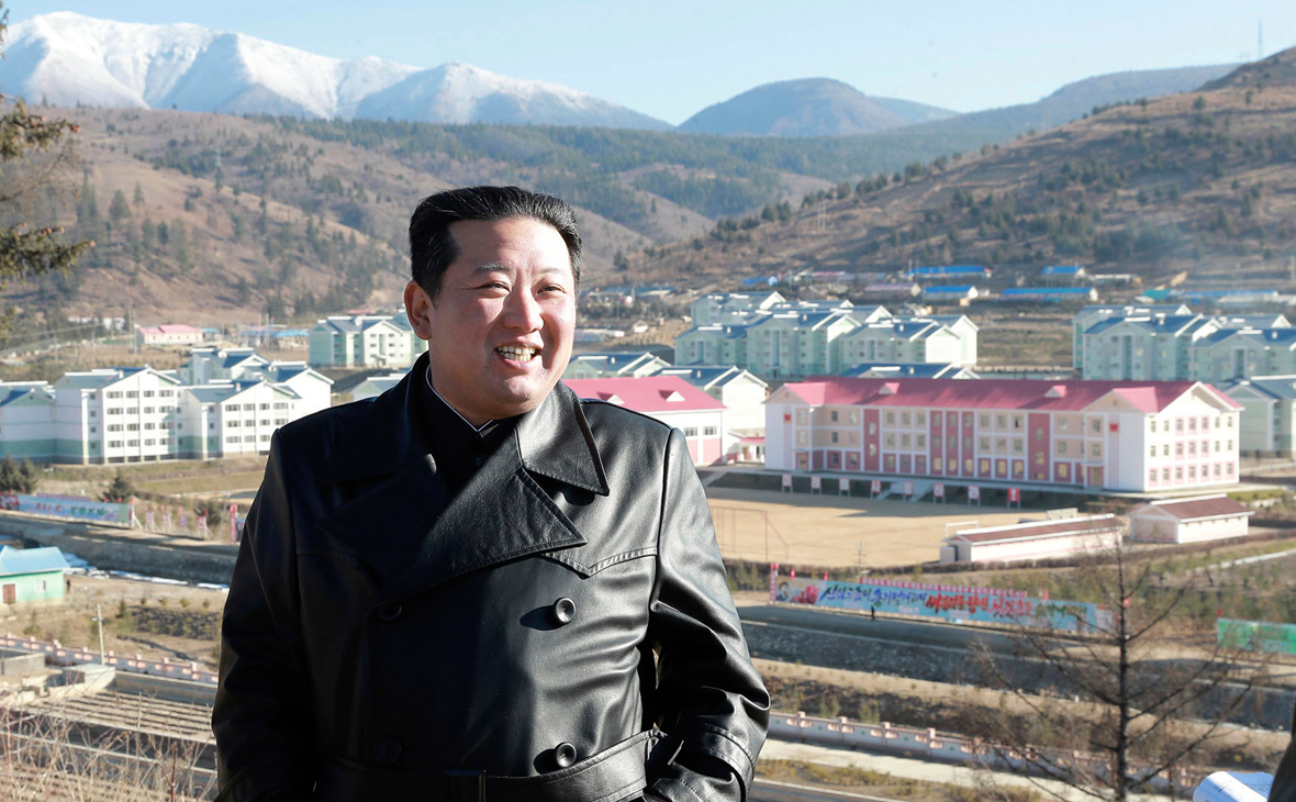Ким Чен Ын впервые за месяц появился на публике — РБК