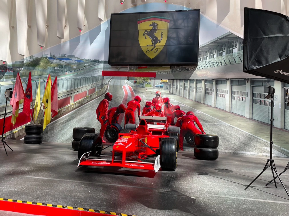 <p>Инсталляция в Ferrari World Abu Dhabi</p>