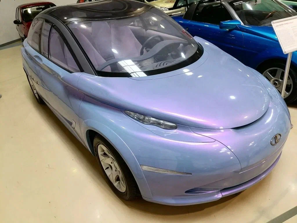Lada Peter Turbo &mdash; это всего лишь макет, олицетворяющий уровень профессионализма молодых и амбициозных вазовских дизайнеров на рубеже третьего тысячелетия. Показанный на MIMS-2000, седан не имел даже прозрачных окон, но, тем не менее, привлек огромное внимание посетителей. Позитивная реакция отечественной публики стимулировала авторов для дальнейшей доработки проекта. У машины появились прозрачные стекла, дополнительные элементы экстерьера и имитация салона. В таком виде он уехал в Париж на выставку, а потом поселился в музее АвтоВАЗа