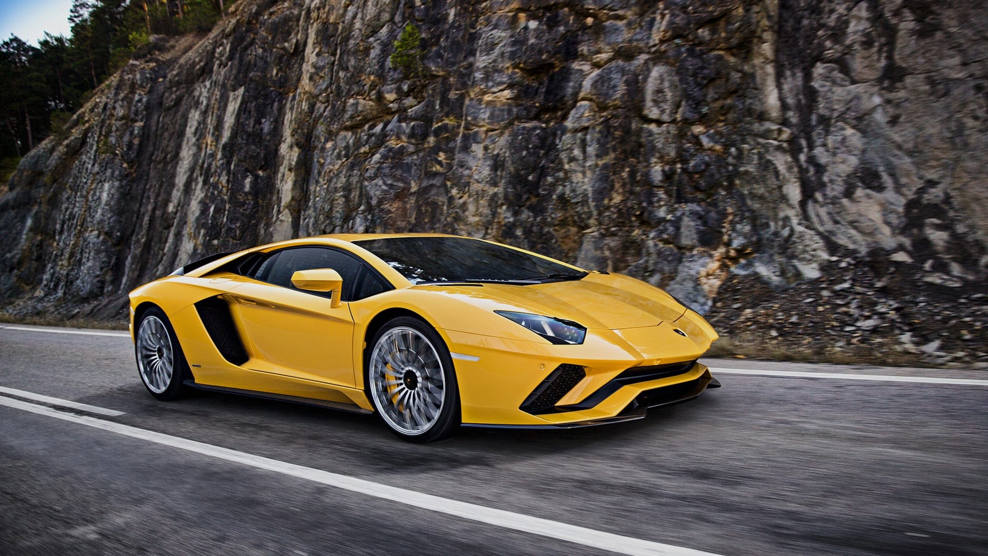 Lamborghini Aventador S Coup&eacute; &ndash; от 20 023 200 руб.