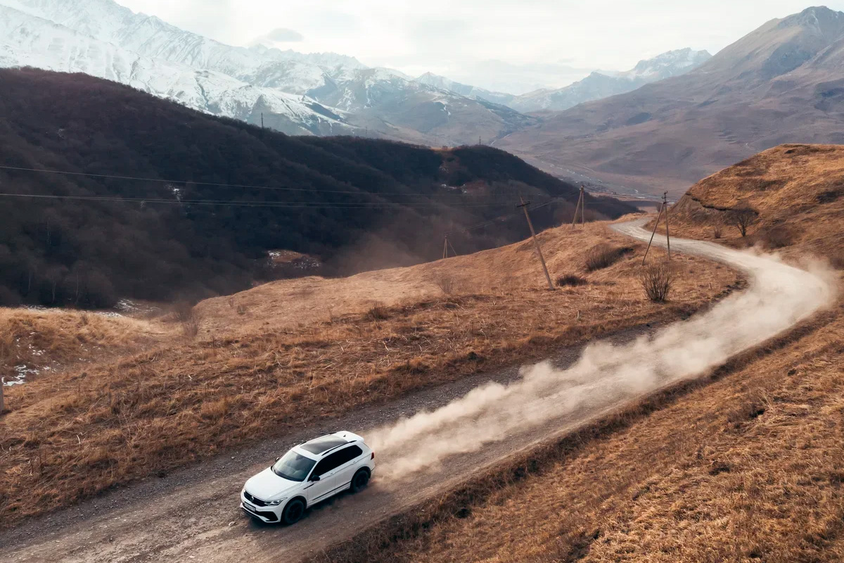 Volkswagen Tiguan 2021 в горах: сравниваем моторы 2.0 и 1.4