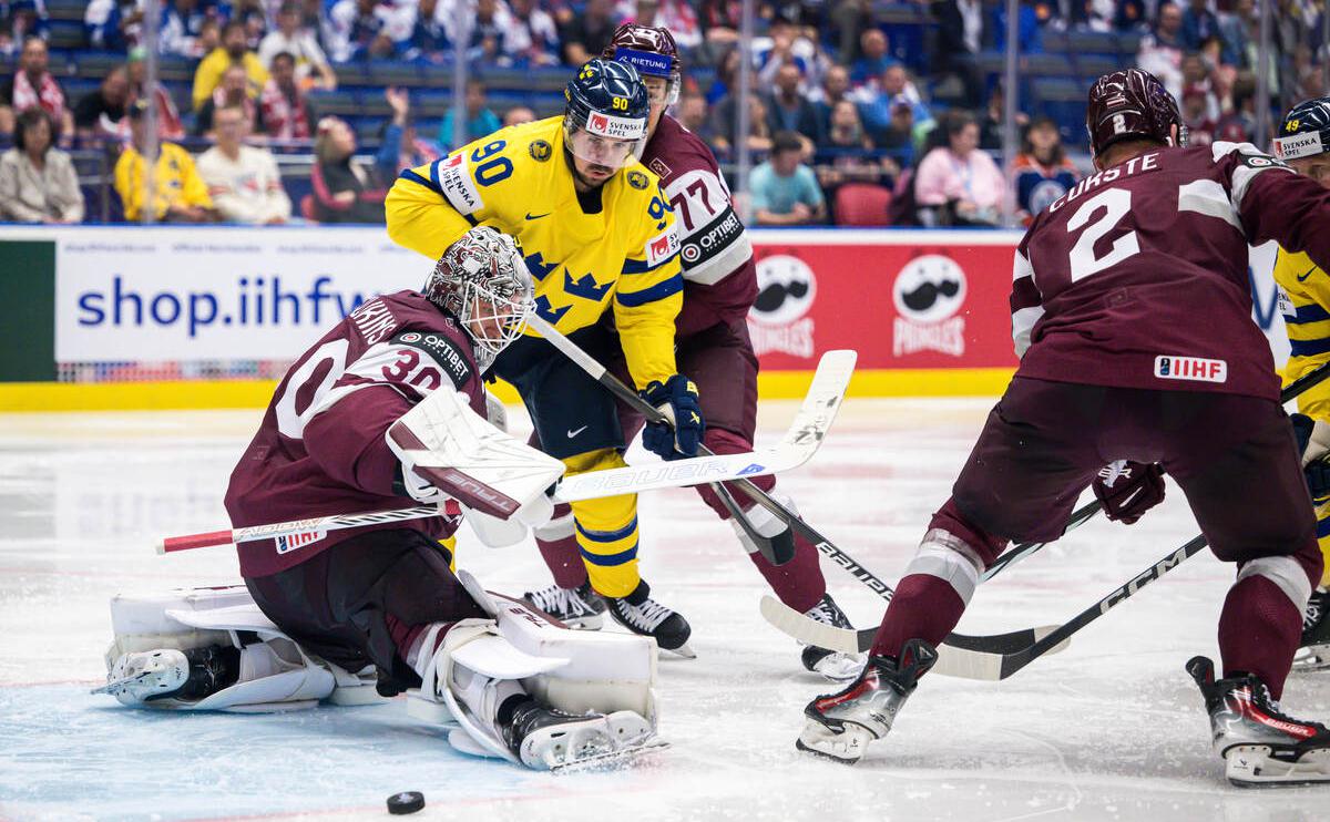Сборная Швеции разгромила команду Латвии на ЧМ по хоккею