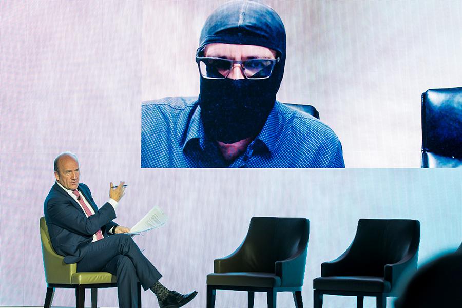 Дэвид Идз берет интервью у Григория Родченкова во время конференции &laquo;Спорт, политика и честность&raquo; в отеле Four Seasons 31 мая 2018 года в Лондоне, Англия