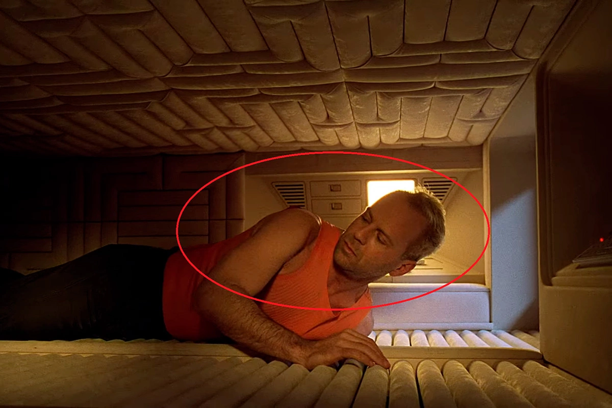 Кадр из фильма «Пятый элемент» (1997), режиссер Люк Бессон