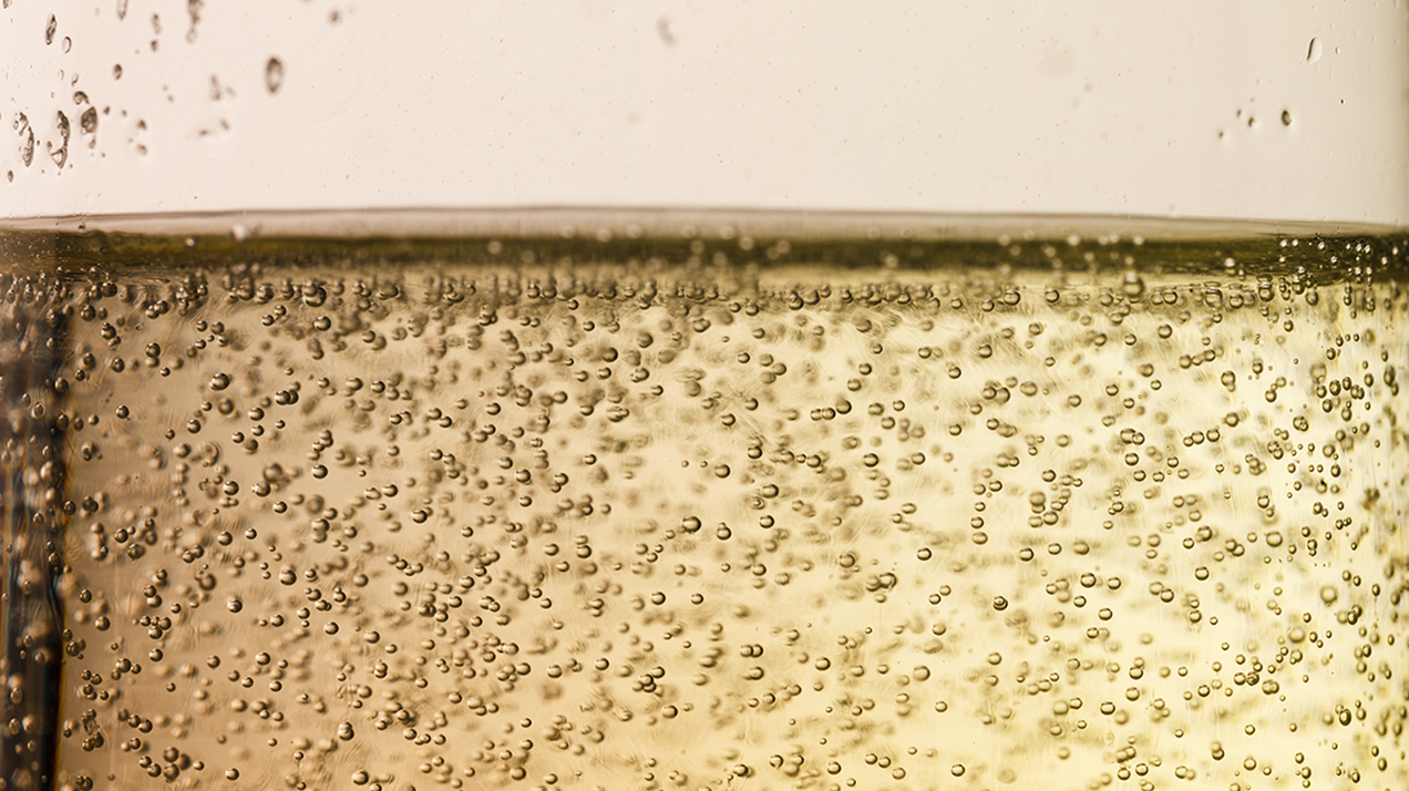 Десерт в жидкой форме: что такое «детское шампанское» и как оно сделано?