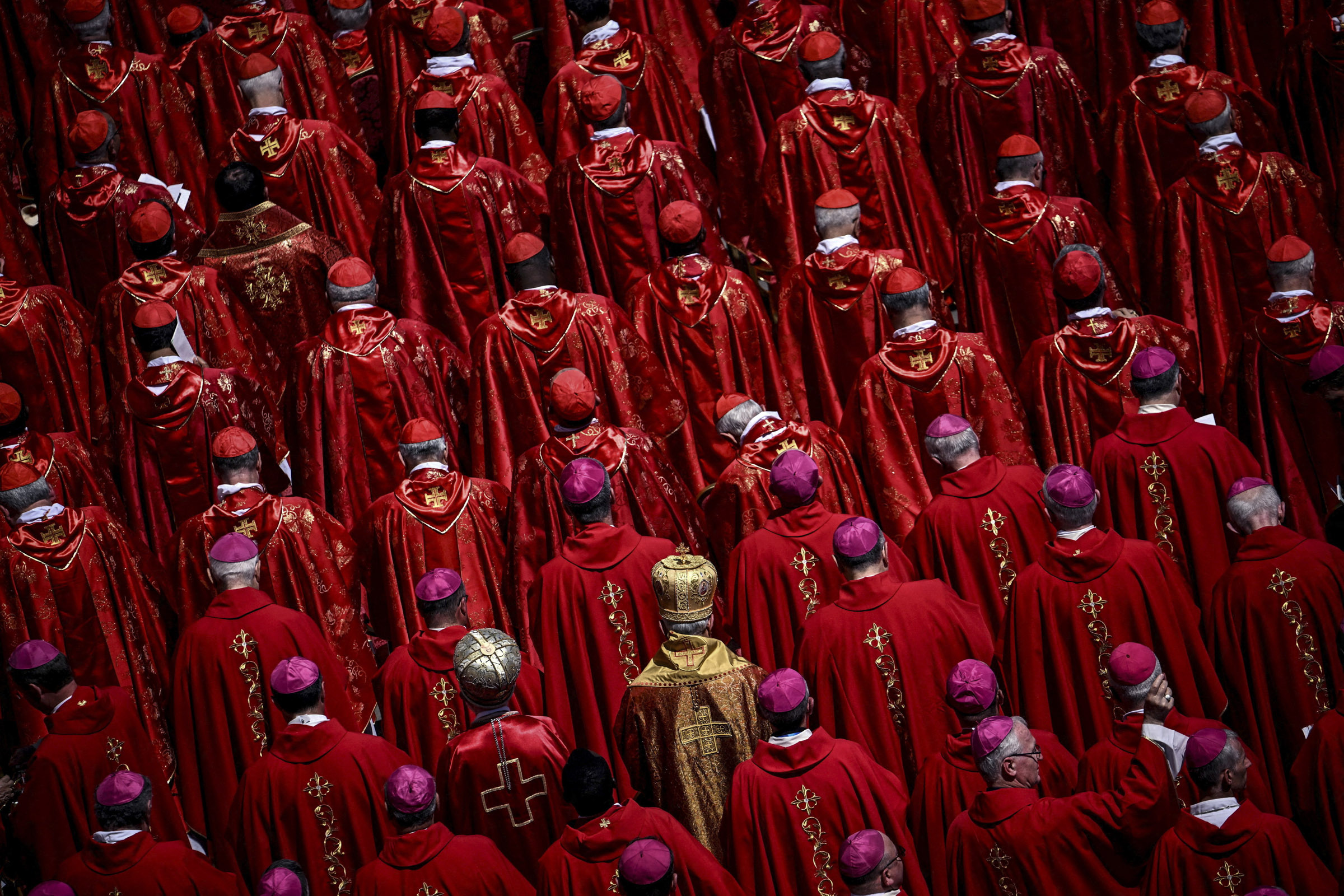 Представители духовенства на заупокойной мессе по папе Франциску в Ватикане. 26 апреля 2025 года