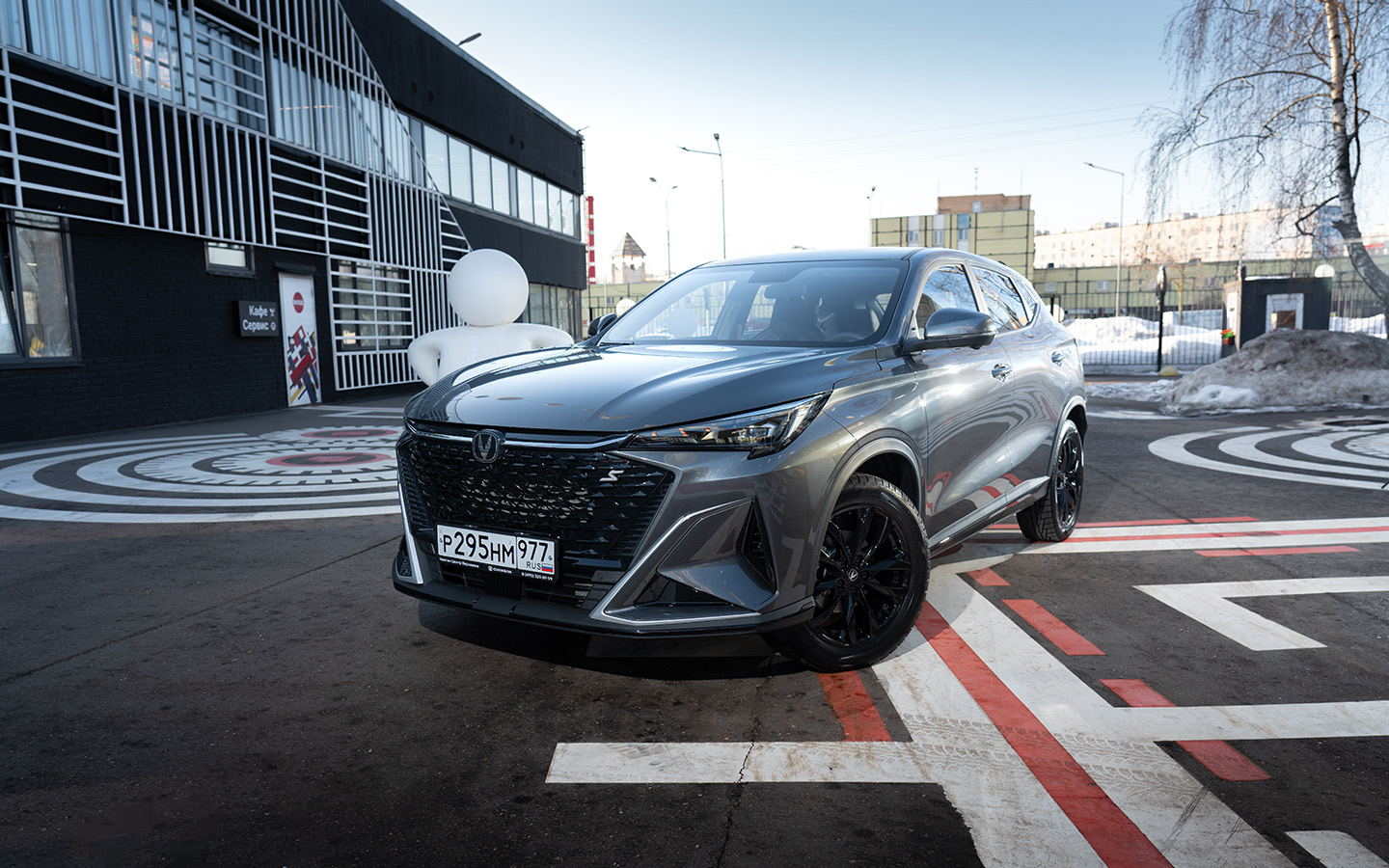 При этом в Changan CS35 Max есть внушительный набор полезных опций, которые пригодятся вам в ежедневной эксплуатации