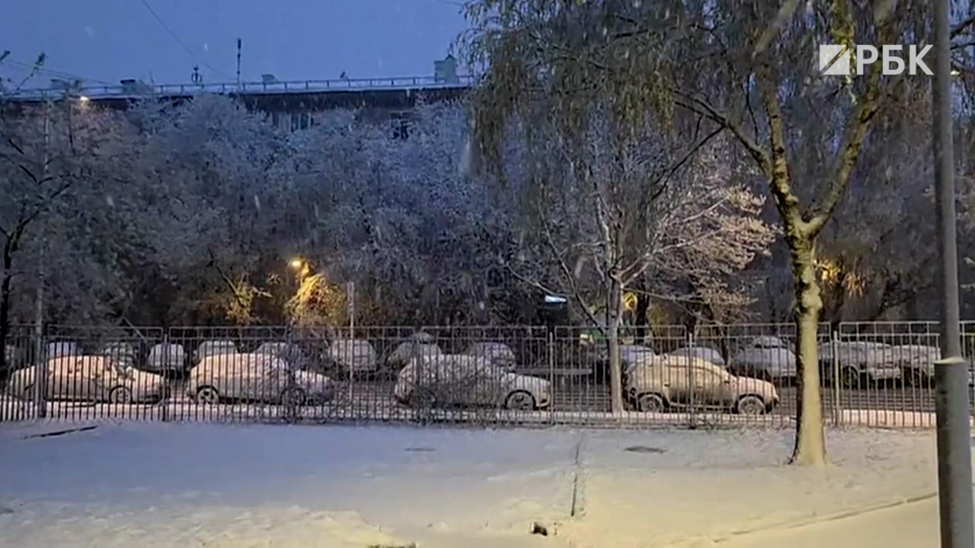 В Москву в конце апреля вернулась зима. Видео