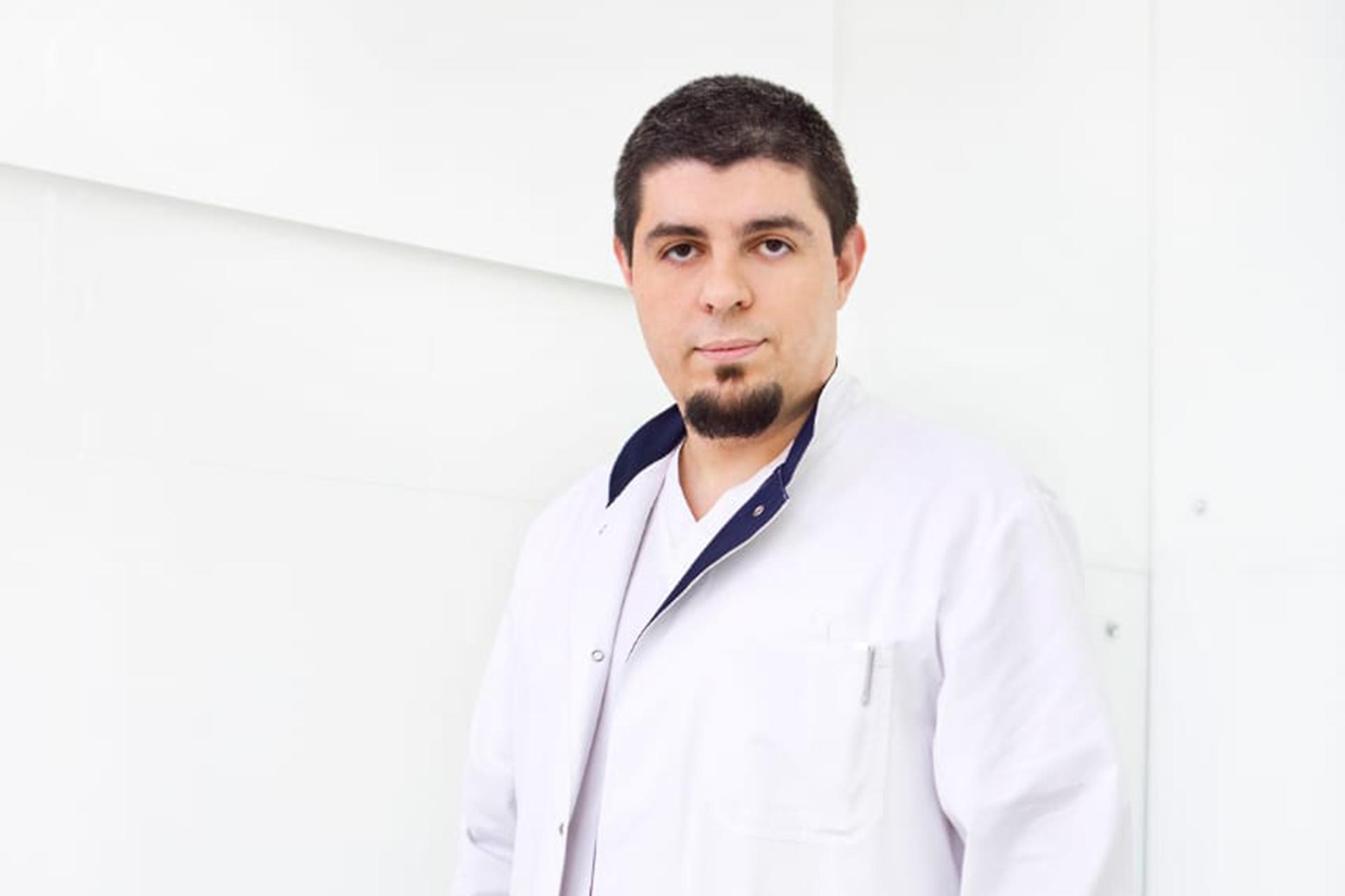 Михаил Павлюк, пластический хирург, андролог, заместитель генерального директора по медицинской деятельности ИПХиК, секретарь профильной комиссии Минздрава по специальности &laquo;пластическая хирургия&raquo;, руководитель образовательного комитета РОПРЭХ, член этического комитета РОПРЭХ