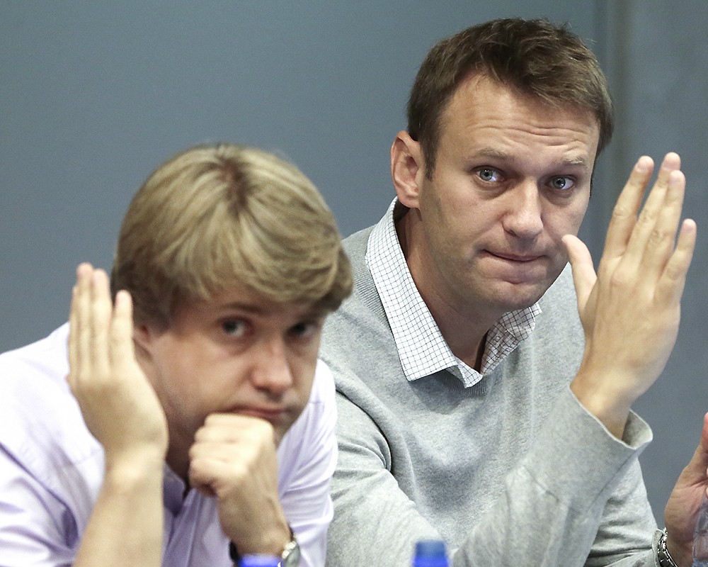 Исполнительный директор «Фонда борьбы с коррупцией» Владимир Ашурков и оппозиционер Алексей Навальный (слева направо)