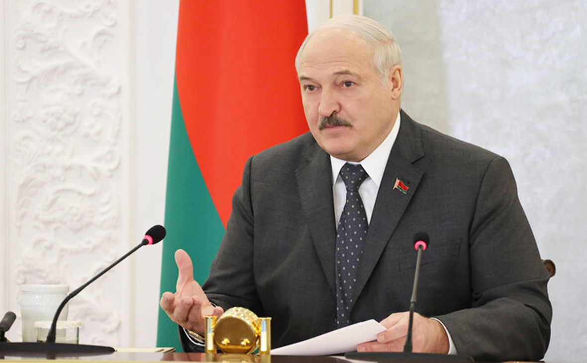 Лукашенко рассказал о спецоперации по освобождению белорусов на Украине"/>














