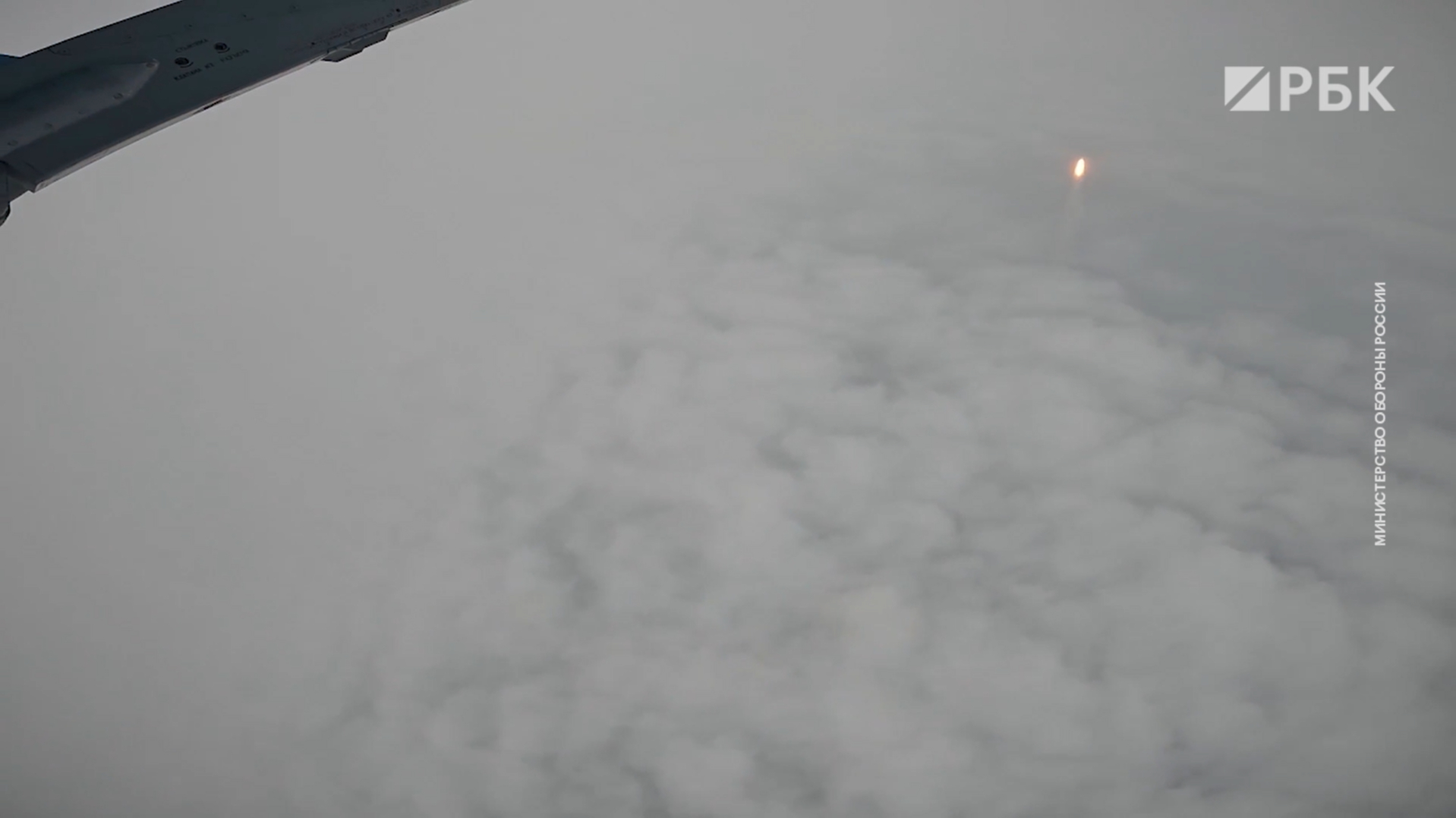 Минобороны показало кадры удара Су-34 по украинской технике