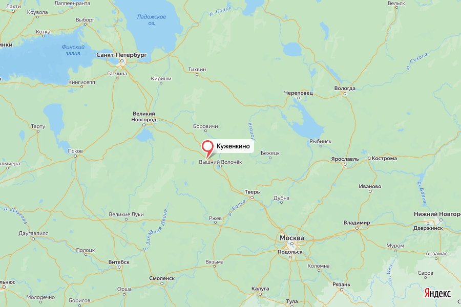 Самолет упал в районе населенного пункта Куженкино в Бологовском районе. Село находится на северо-западе Тверской области. Расстояние до Москвы&nbsp;&mdash; около 300&nbsp;км
