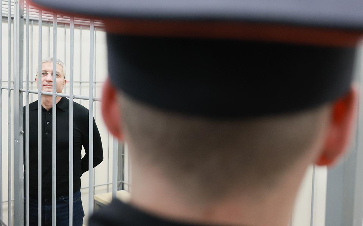 Отец осужденного Тимура Иванова попросил суд не отбирать подарки сына