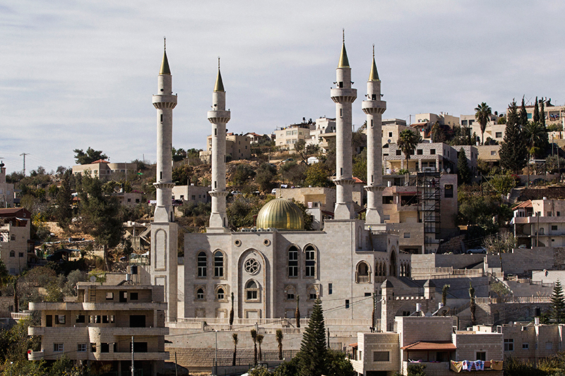 &laquo;Мечеть мира&raquo; имени Ахмада Кадырова в&nbsp;Израиле

Мечеть стоимостью $10 млн была открыта в&nbsp;арабской деревне Абу-Гош под&nbsp;Иерусалимом в&nbsp;марте 2014 года. По данным BBC, шесть миллионов долларов на&nbsp;постройку выделило чеченское правительство.

Место для&nbsp;постройки мечети выбрано неслучайно. По одной из&nbsp;версий, первые жители деревни Абу-Гош являются потомками выходцев с&nbsp;Северного Кавказа.
