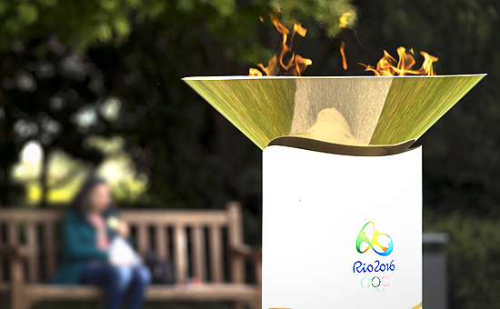 Олимпийский огонь у музея&nbsp;Олимпийских игр в Лозанне перед эстафетой в Рио-де-Жанейро, апрель 2016 года


