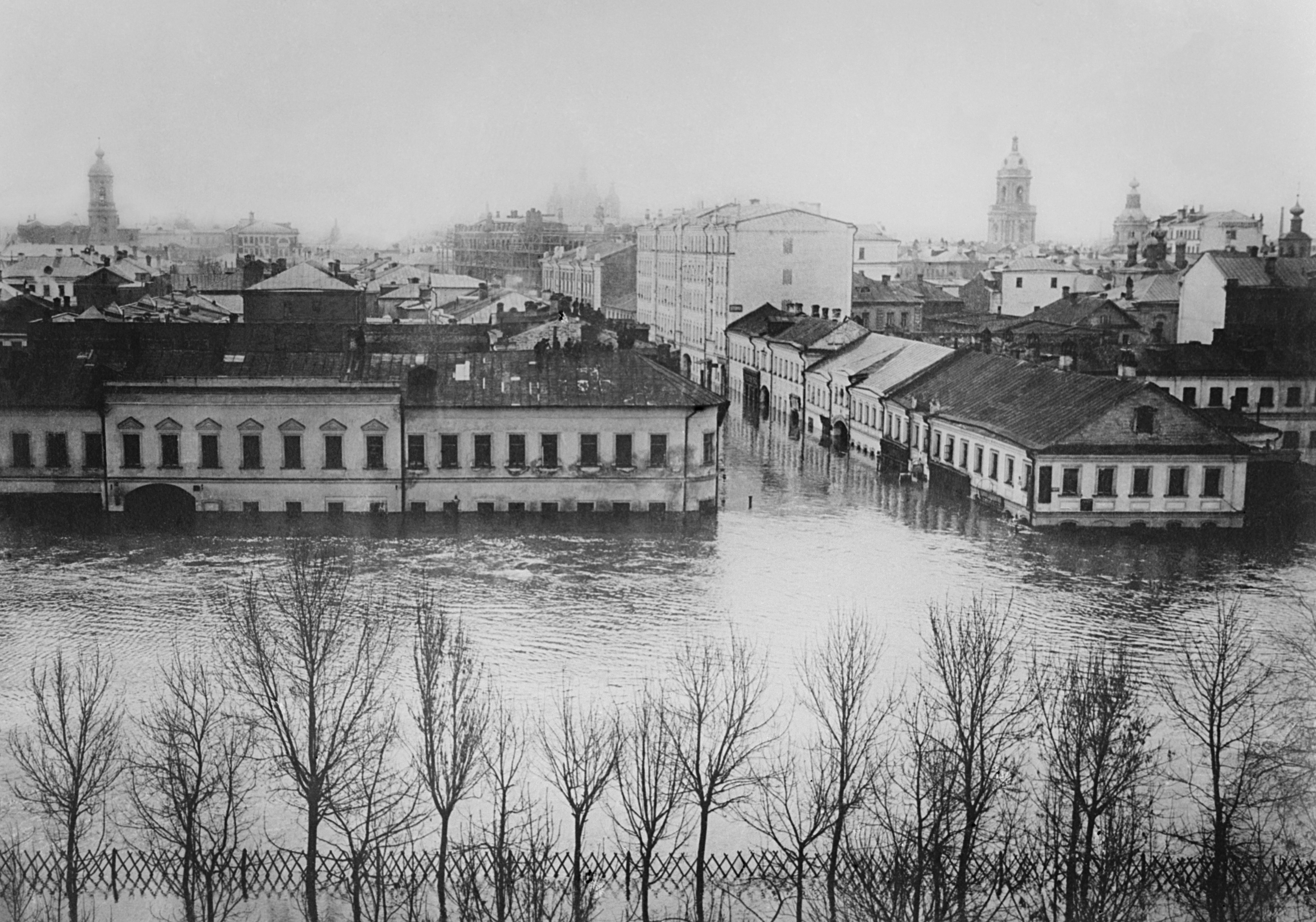 Репродукция фотографии городских улиц во время наводнения 1908 года
