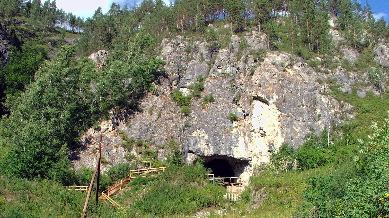 <p>Денисова пещера на Алтае</p>