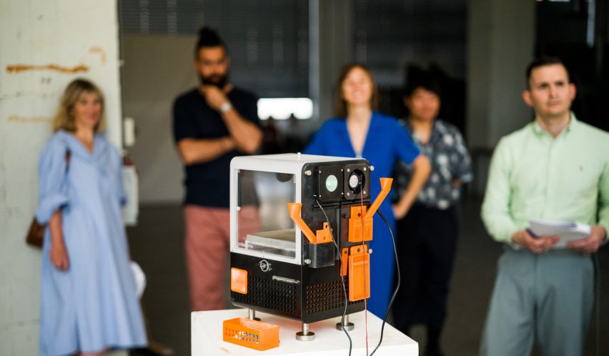 Настольное устройство для выращивания сверчков Crikorama.