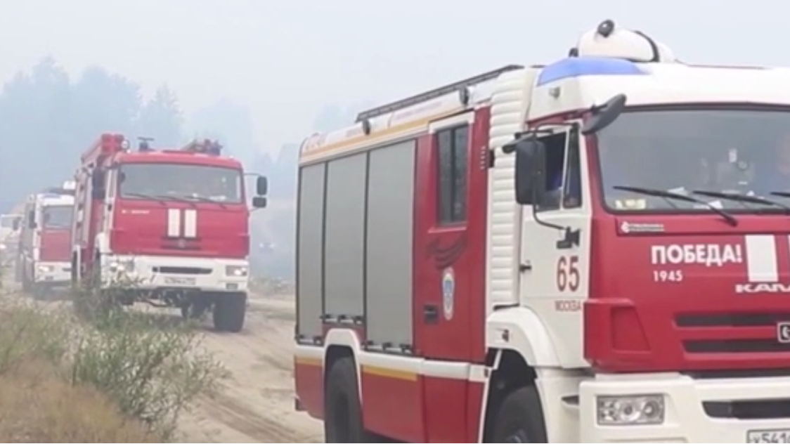МЧС предотвратило распространение огня на поселок в Рязанской области