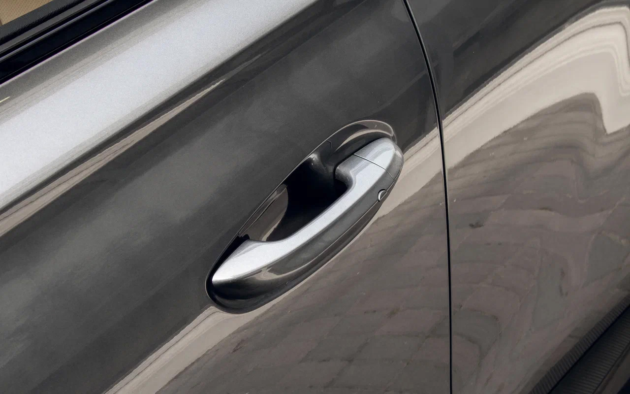 Бесключевой доступ &mdash; с кнопкой на ручке. Так оно удобнее